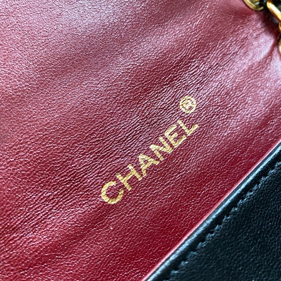 Authentic vintage Chanel lamp skin timeless chain bag - Picture 10 of 16